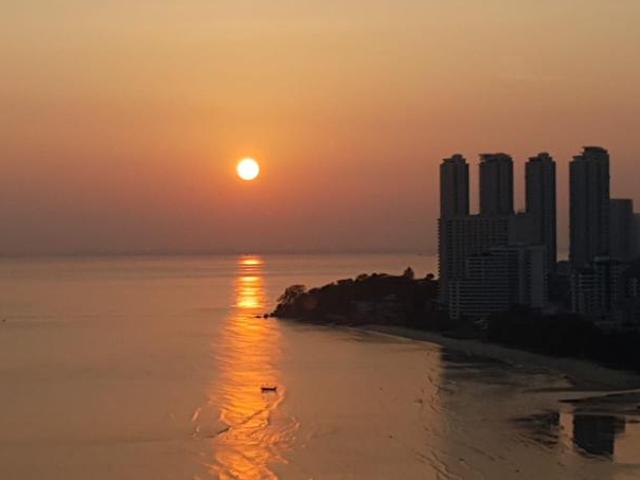Furnished with nice seaview of twin tower