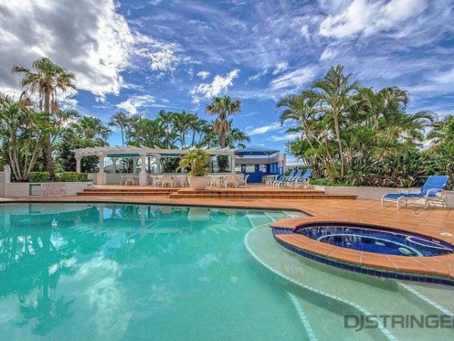 FURNISHED UNIT IN THE HEART OF NOBBY BEACH