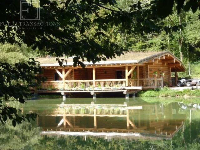 Fuste isolée sur 2,5 ha avec étang 138m² Brantôme en Périgord
