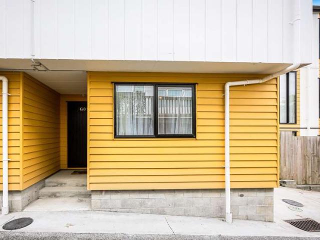 G05/318 Wairau Road, Glenfield, North Shore City
