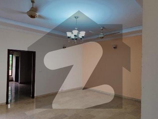 G10/2 5 / Full House Available For Rent 5bedrooms Ideal Location G 10/2