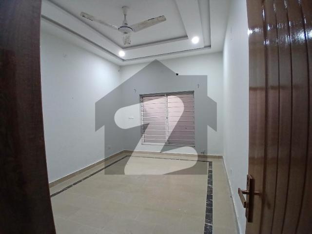 G13 30x60 Full House available for rent G 13/2