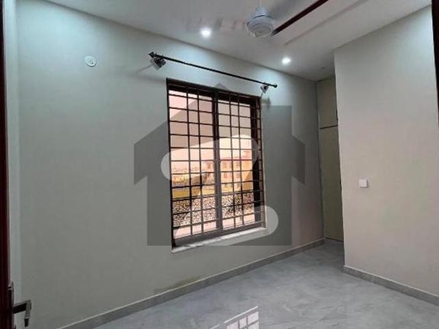 G14/4 size 1 kanal Triple story house for rent G 14