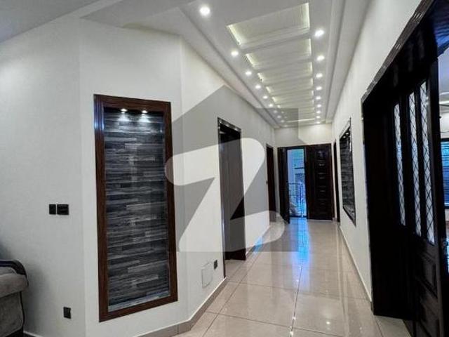 G16 Kanal house G 16