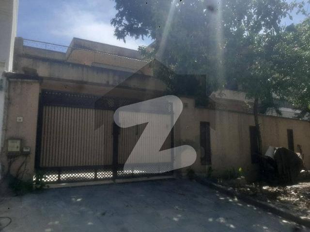 G9/1 Big Street Livable Double Storey House Available For Sale