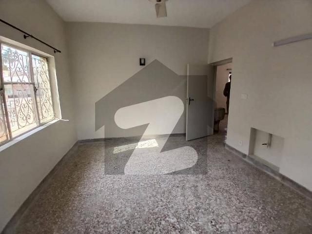 G91 Upper Portion Available For Rent