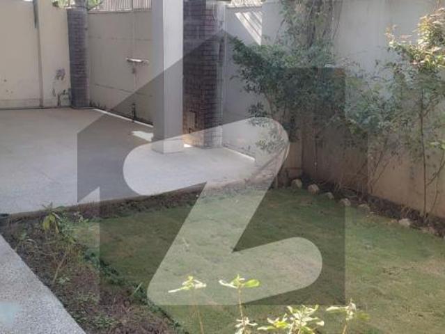 G9/4Corner House With Extra Land G 9/4
