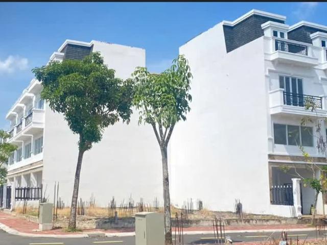 GẦN QL1A, MT thoáng, nhà kiên cố 3 tầng, CHÍNH CHỦ BÁN NHÀ, gần Aeon Mall, TP Tân An. Giá 2 tỷ 8