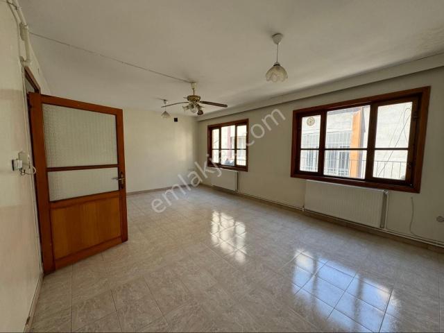 G.antep Konak Mahismet İnönü Ortaokul Civarında Kiralık 2+1 Daire