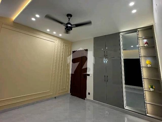 G Block 10 Marla Corner House Available For Sale