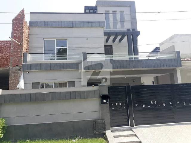 G Block 10 Marla Facing Park Slightly Used Beautiful House For Sale In Central Park Lahore
