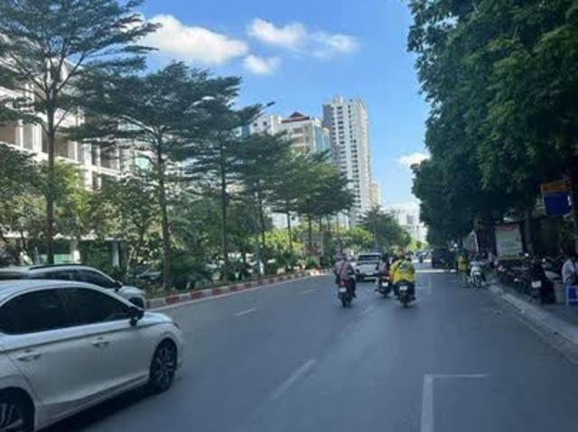 Gđ Cần Bán Gấp Nhà Mặt Phố Vip Cầu Giấy, Lô Góc, Ô Tô Tránh, Kinh Doanh, DT 100m, Giá 73 Tỷ