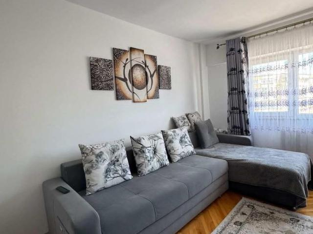 G.Enescu Apartament de 2 camere decomandat,renovat,pret 350E