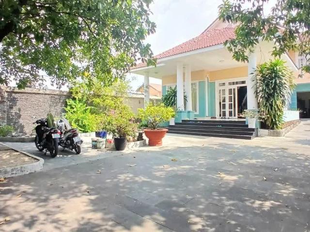 Gấp Bán Biệt Thự Mặt Tiền Thạnh Lộc Quận 12 Full Thổ Cư 571M2