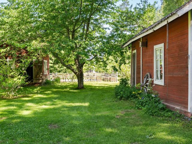 Gård till salu i Västerfärnebo Snarvägen 9A & 9B | Länsförsäkringar Fastighetsförmedling