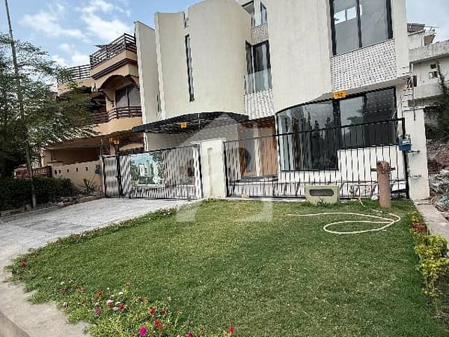 G 14/4, Brand New Size 272 Yds Architect Design Double Storey House 7 Master Bedrooms Attached Stylish 6 Bathrooms 2 D/ 2 Tv Lounge, American Style Kitchen, Reasonable Price