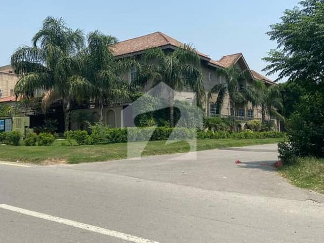 G 14/4 ST NO 801 MAIN DOUBLE ROAD 150 FT ROAD PLOT NO 1362 Size 40x80 = 356 Yd WITH FRONT EXTRA LAND Best Investment For Construction House Elite Class Location Plot Very Reasonable Price