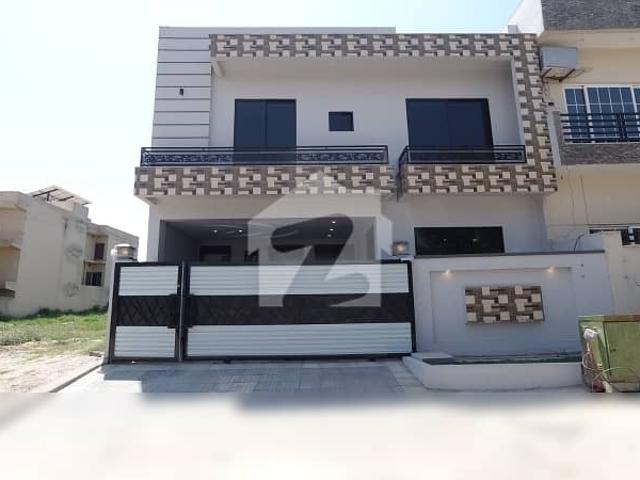 G 15/1 House Sized 1800 Square Feet For Sale