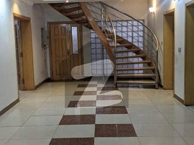 G 10/3 Size 400sq Yard Full House 4 Bed 4bath Dring Dining 2tvl 2kitchen Servant Attached Bath