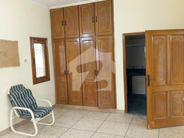 G 10/2 Size 600 Sq Yd Upper Portion Separate Gate 3bed 3bath Tvlounge Kitchen