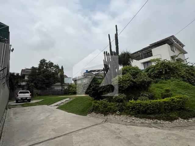 G 11/2 | 600 Sq. Yards Corner Plot for Sale Prime location