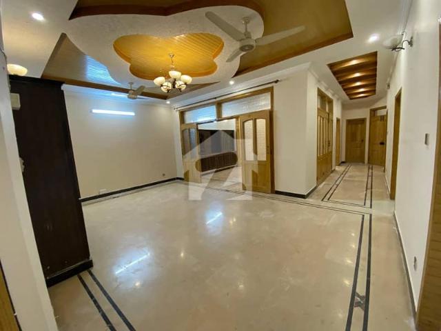 G 11 Used House 40*80 For Sale