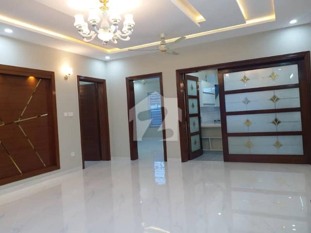 G 13/4 Brand New Size 500 Yd Architect Design Double Storey House 6 Master Bedrooms Attached Stylish 6 Bathrooms 2 DD 2 TV Lounge American Style Kitchen Reasonable Price