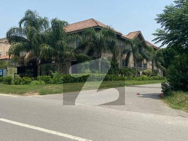 G 13/4 ST NO 136 70 FT Road LEVEL PLOT NO 6 Size 50X90= 500 Yd PLOT Prime Location Plot Very Reasonable Price Contact only Serious Buyers, Negotiable Price