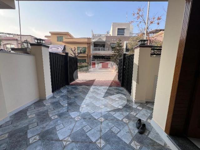 G 13 Islamabad Brand New 25x40 House On Main Road G 13