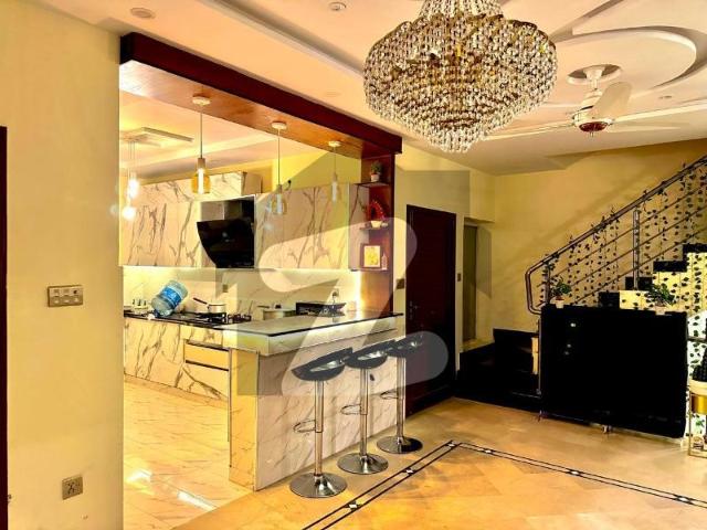 G 13 Triple Storey Corner House G 13/1