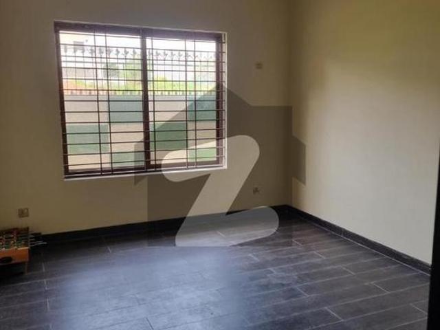 G 13 Used House 30*60 8 Marla For Sale G 13