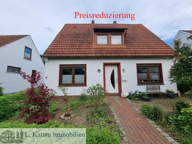 G 36A LESUM RESERVIERT Einfamilienhaus mit einem Vorgarten, Terrasse und Carport