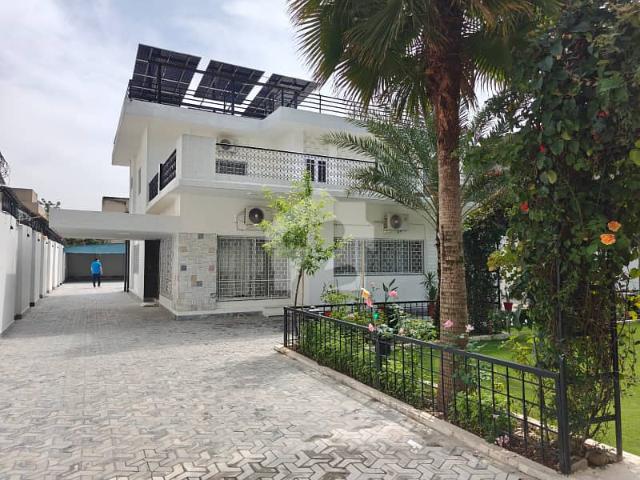 G 6 duble storey house e 1200 yds available for rent
