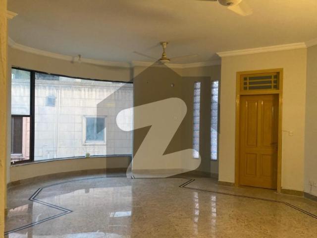 G 6 full house double storey unfurnshed liveable avialable for rent g 6/3