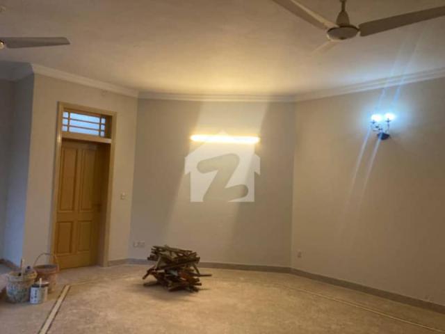 G 6 full house double storey unfurnshed liveable avialable for rent