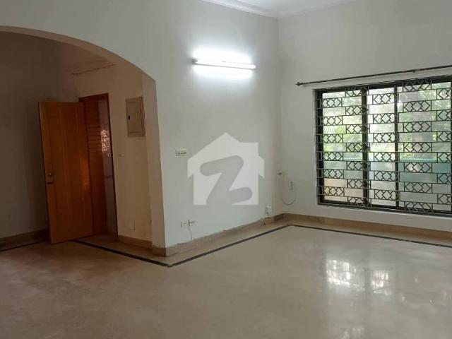 G 9 3 house for sale ideal location