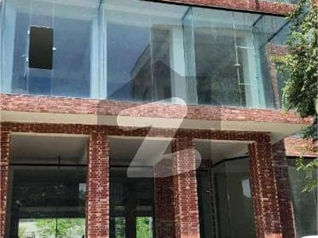 G 9 New 14,000 Sqft Plaza Lift Parking available on Rent
