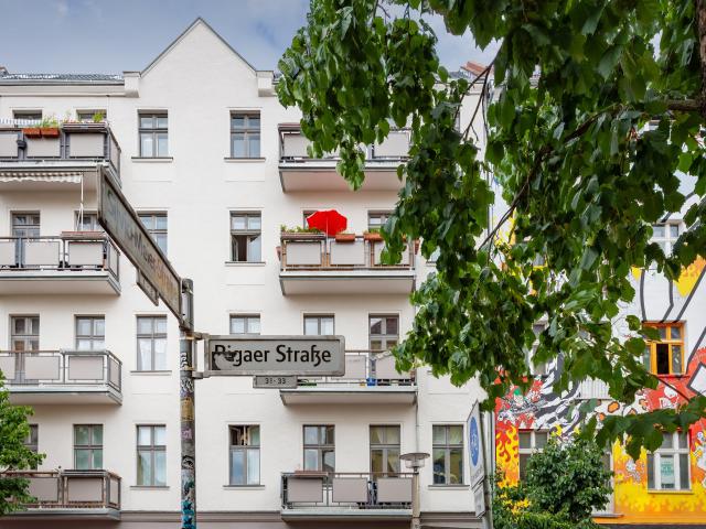 Ganz oben, ruhig und hell. Vermietete Einzimmerwohnung in Berlin Friedrichshain