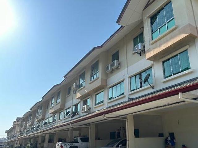 Ganang Villa 3storey Town House