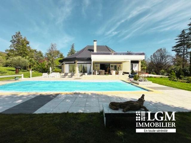 Gannat 03800 – Villa contemporaine de 288 m² avec parc, pi. 288m² Gannat