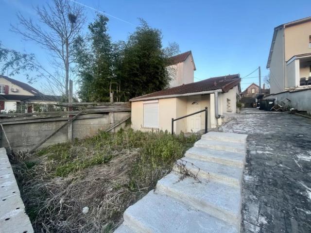 GAGNY 93220 Appartement F1 jardin privatif à vendre