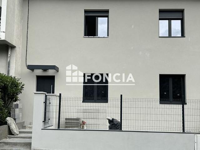 GAILLARD: Dans une maison de ville, appartement de type 3 refait à neuf en rez de chaussée avec terrasse