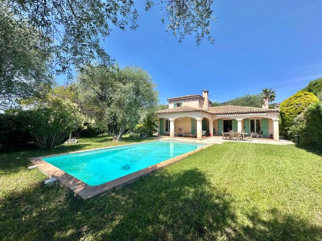GAIRAUT DOMAINE DE CHATEAUNEUF VILLA PISCINE FORT POTENTIEL