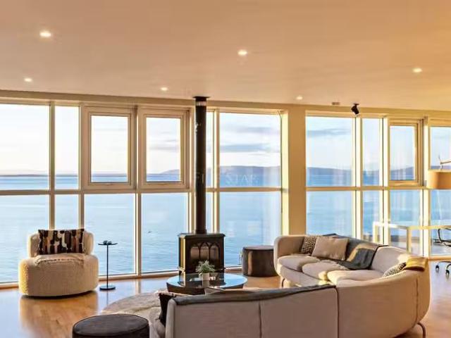Galway's Floating Penthouse, Galway's Floating Penthouse, Galw.