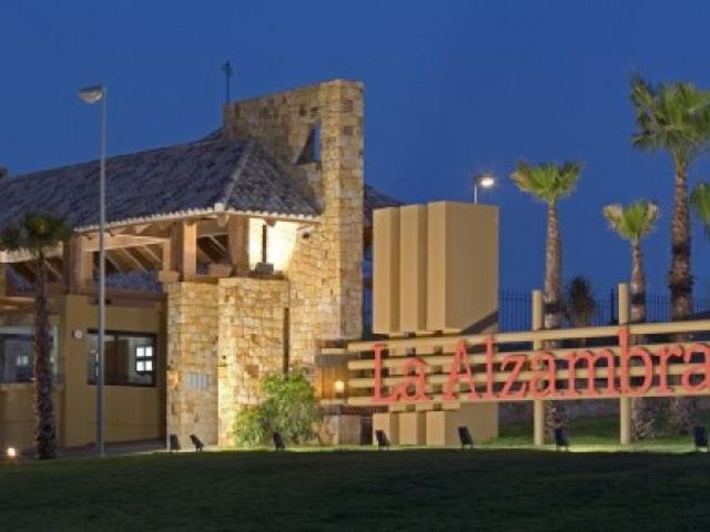 GALARDONADA AGENCIA INMOBILIARIA DE LUJO, PRECIOSO APARTAMENTO DE 3 DORMITORIOS EN VENTA EN LA ALZAMBRA HLL CLUB EN PUERTO BANUES