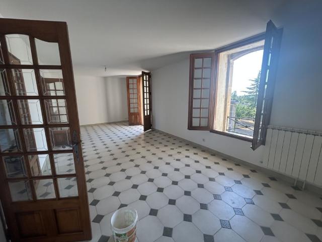 GALARGUES Maison de Village T3 de 104m² avec Terrasse et garage