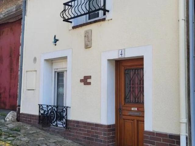 GALLARDON Maison de ville avec cour