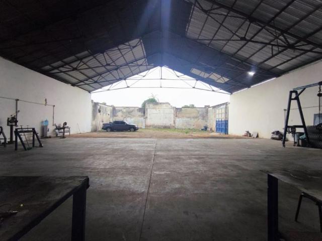 Galpon en Venta en Los Guayos Carabobo 875 m2. 1 hab