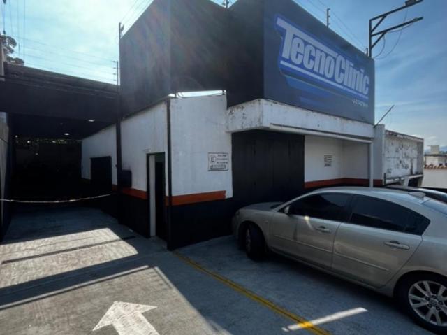 Galpón En Venta En La AV Principal De Mariperez