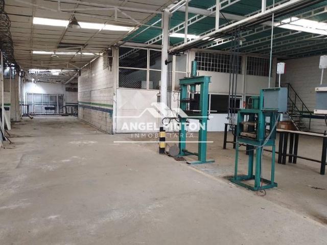 Galpon en Venta en Maracaibo Zulia 1160 m2. 3 hab